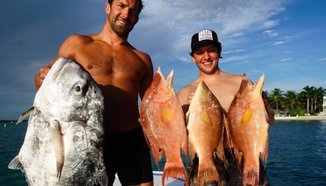 Luke Rockhold лови риба на Бахамите