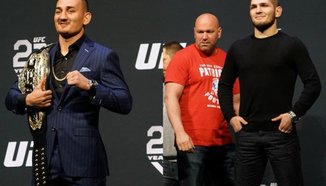 Khabib Nurmagomedov: Max Holloway има нужда от още 25 години за да е готов за мен