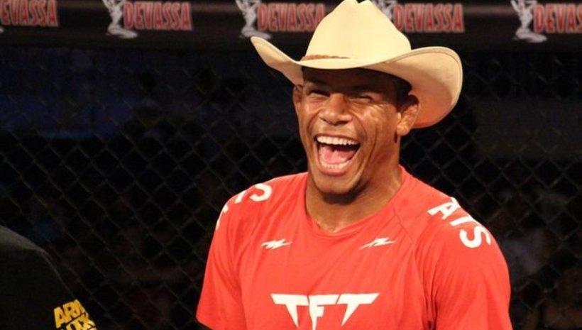 Alex Oliveira удуши Carlos Condit в кървава битка