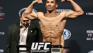 Kevin Lee премаза Edson Barboza