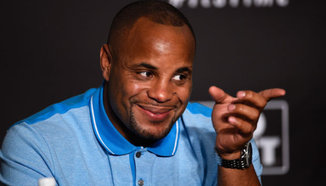 Daniel Cormier обясни, защо си го размаха пред погледа на Stipe Miocic