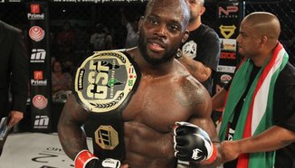 Melvin Manhoef преподписа с Bellator