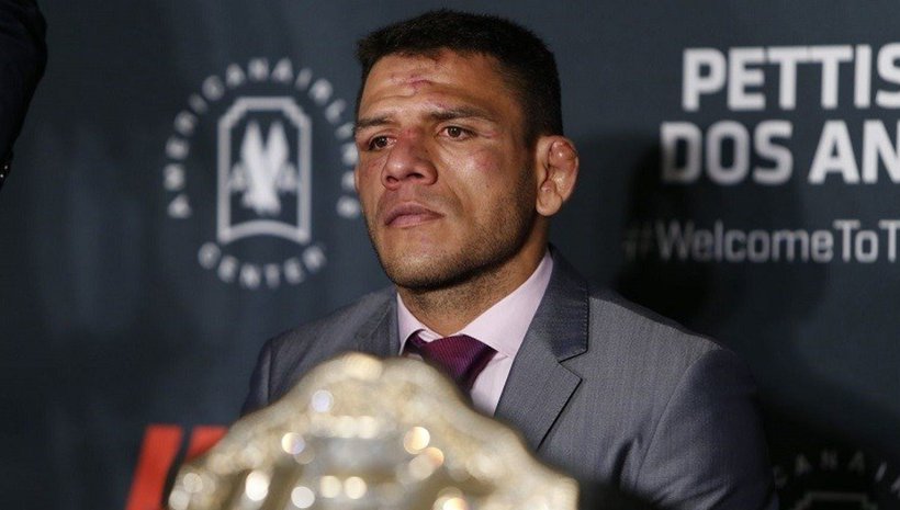 USADA подари тениска на Rafael dos Anjos