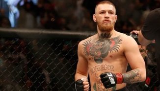 Conor McGregor разплака фен от радост на BAMMA 35