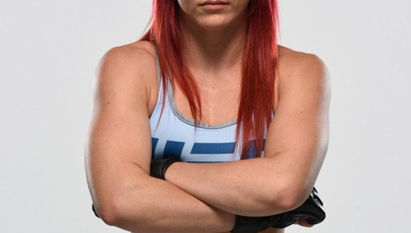 Gillian Robertson удуши бившата шампионка Molly McCann