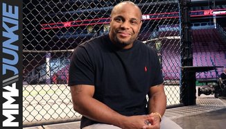 Daniel Cormier иска битки с Brock Lesnar и Jon Jones преди да се оттегли