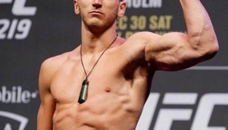 Dan Hooker нокаутира Gilbert Burns