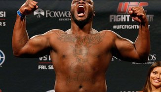 Derrick Lewis победи Francis Ngannou	в една от най-скучните битки в историята