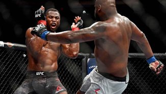 Derrick Lewis: Душата на Francis Ngannou го напусна, когато влезе в октагона