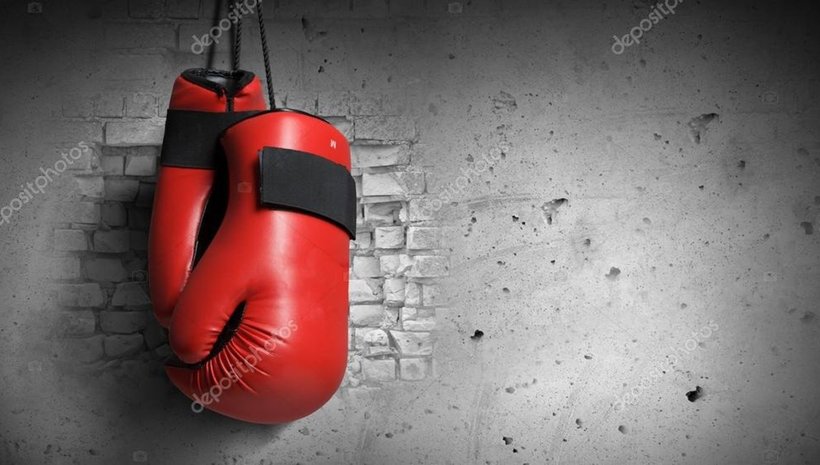 Баща учи сина си да се боксира и бива нокаутиран