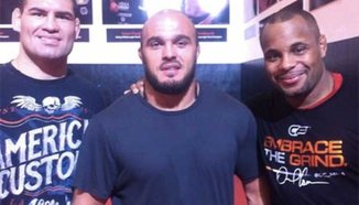 Ilir Latifi отново предизвика Daniel Cormier