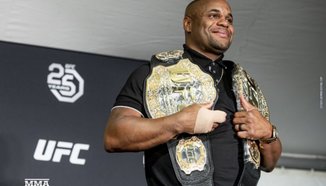 Daniel Cormier: Победа над Brock Lesnar, ще ме направи един от най-великите в тежка категория