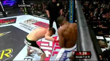 Diaz KOs Daley 