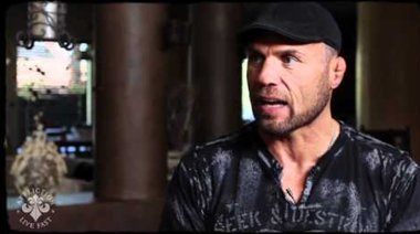Randy Couture говори за UFC 130