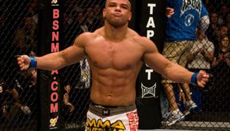 Thiago Alves срещу Rick Story през месец май