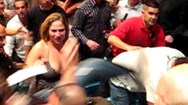 Сбиване в публиката на UFC 91