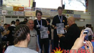 Бойците на СК”Хелиос” с три златни медала от международен турнир по кикбокс в Гърция