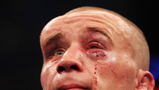 Снимки на Mark Hominick, дни след UFC 129