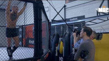Conor McGregor снима клип преди UFC 205