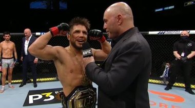 Хенри Сехудо се оттегли след победата си в UFC 249