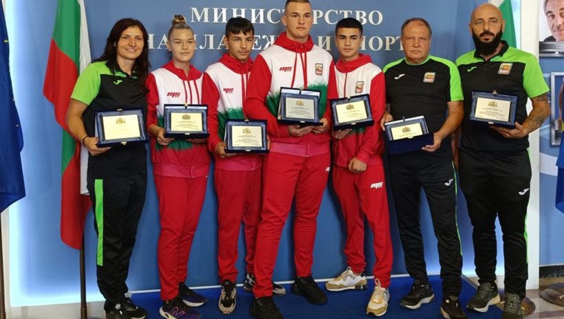 Министърът на спорта връчи плакети на медалистите ни от Плоещ