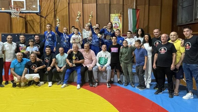 Домакините от „Олимпиец“ обраха наградите на „Пламен Пенев“