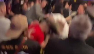 Майк Пери и Джулиан Лейн се сбиха в тълпата на BKFC във Флорида