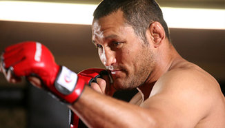 Dan Henderson чака двубой за титлата