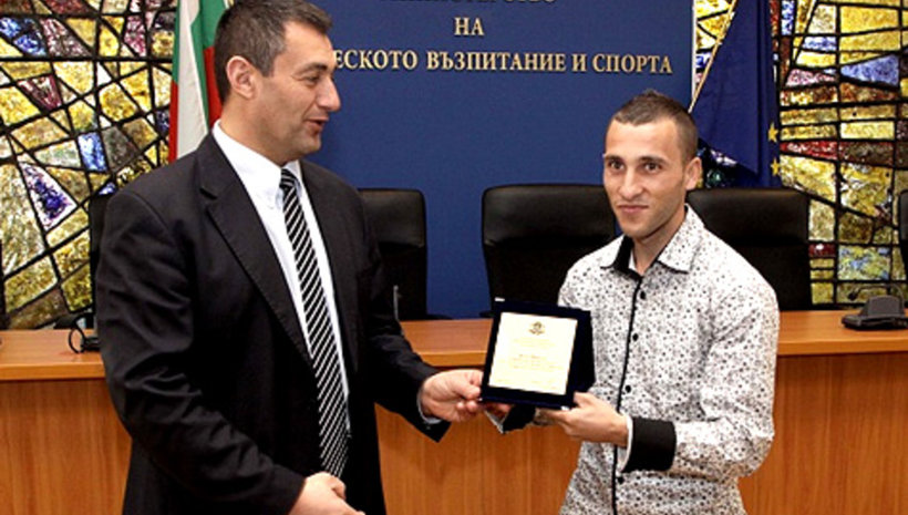 Нейков награди шампиона по муай тай Милен Маринов