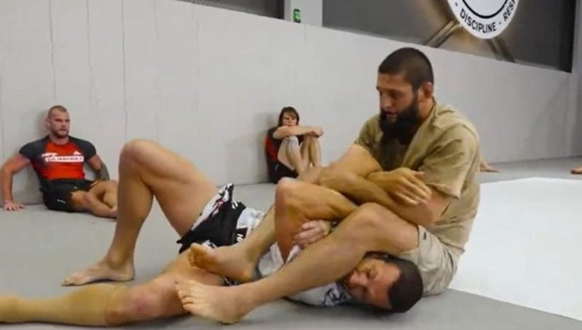 Хамзат Чимаев победи Люк Рокхолд в приятелски мач по BJJ