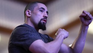 Възходът на Хамзат приключва с Уитакър, категоричен е Макс Холоуей