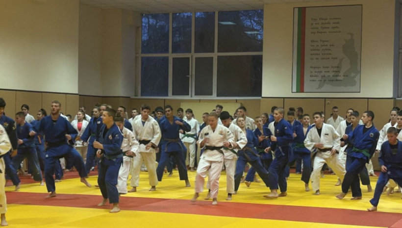 Над 250 млади таланти се включиха в коледния лагер на "Диана"