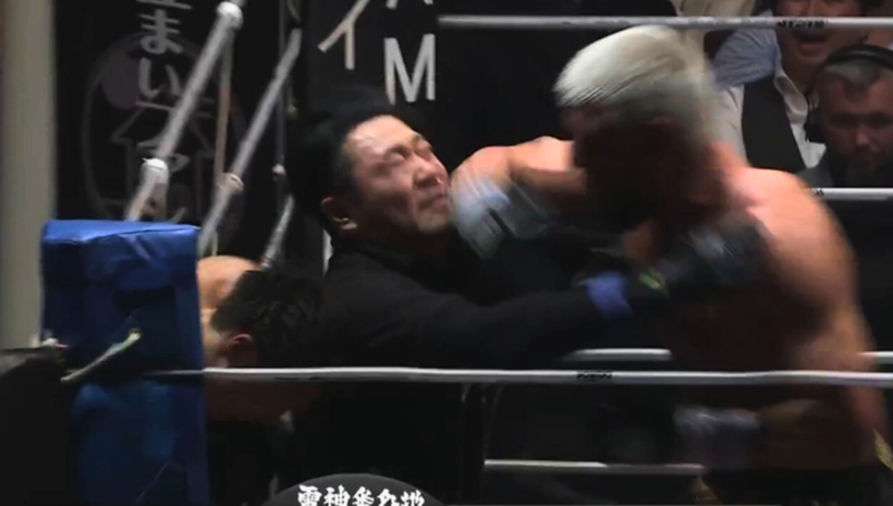 Хаос в RIZIN 49: Боец удря реферa при загуба от по-малък боец