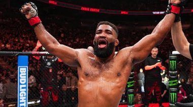 Интервю с Крис Къртист в октагона | UFC 297