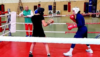 Жените правят здрави спаринги с Англия в София