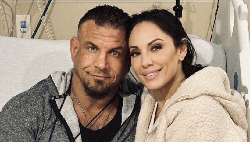 Франк Мир мина спешна операция на гърба