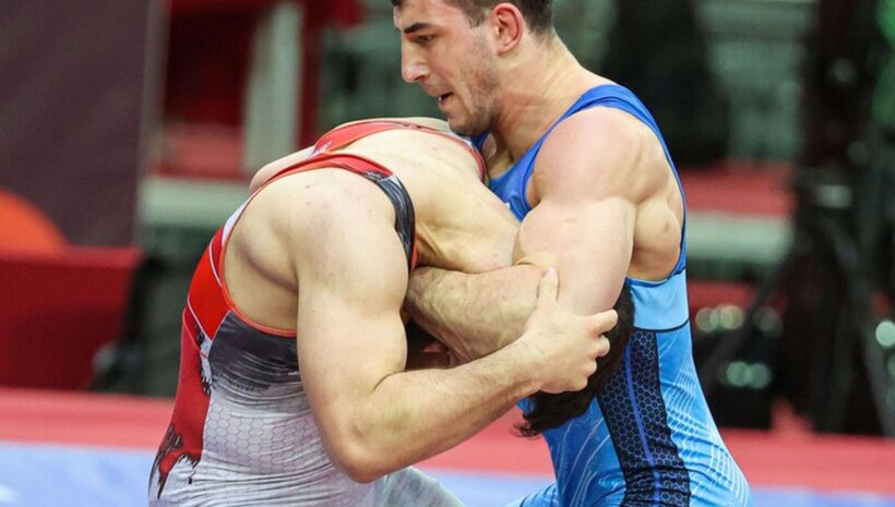 Семен Новиков срещу арменец на старта на Евро 2025