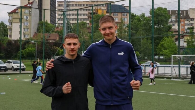 Боксовите медалисти Илиев и Болдирев с демонстрационна тренировка с най-малките за Деня на детето