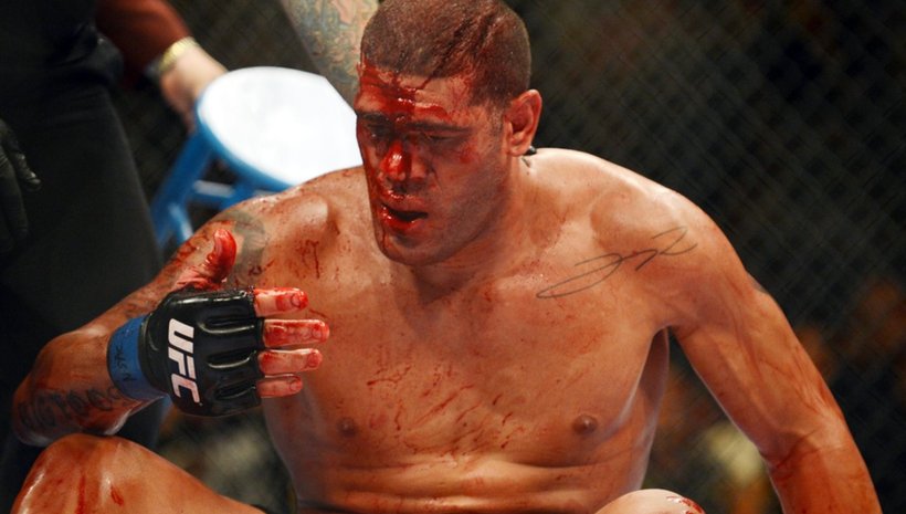 Мениджърът на Bigfoot Silva иска забрана на ударите с лакти в партер