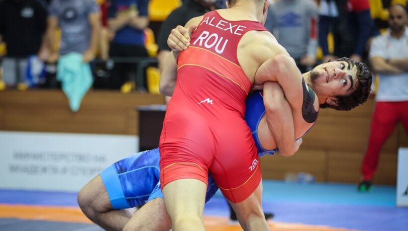 Победа раздели от репешаж двама от борците ни