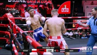 Акцент l Артър Фелкнър срещу. Dejrit l อาเธอร์ เฟลคเนอร์ vs. เดชฤทธิ์ l RWS