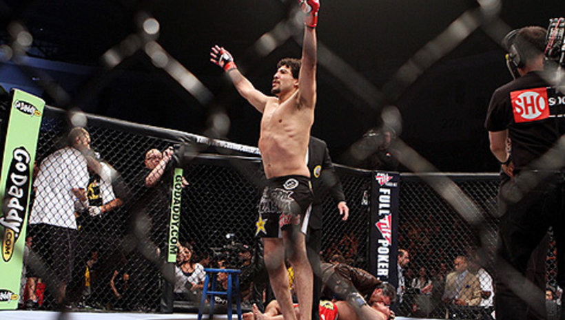 Част от бойците са приковани в Strikeforce