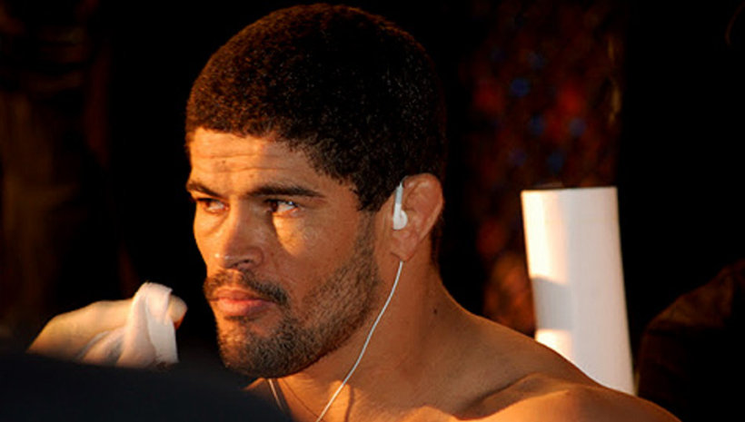 Rousimar Palhares контузен, Okami се изправя срещу Buddy Roberts