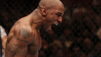 Francis Carmont предизвика Mark Munoz или Yushin Okami в UFC 158