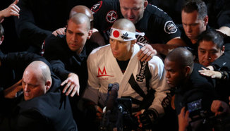 Georges St. Pierre се подготвя за UFC 158 с гимнастика