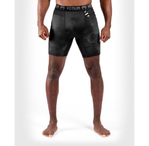 Тренировъчен клин с къси крачоли - Venum Skull compression shorts - Black/Black​